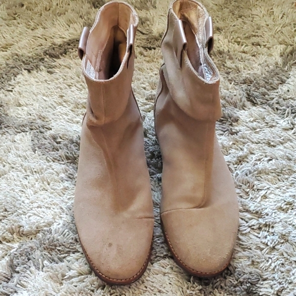 Tsubo Leonie Tan Suede Pull On Booties - Picture 2 of 9